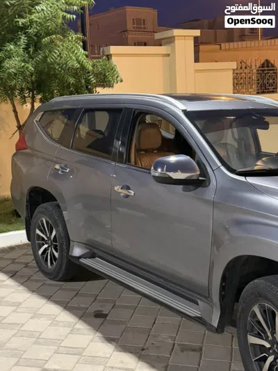 Mitsubishi Montero 2