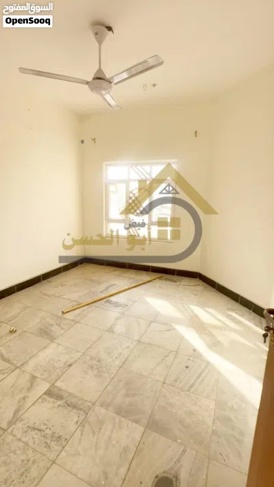 دار تجاري للايجار في منطقة الحكيمية مساحة 125 3