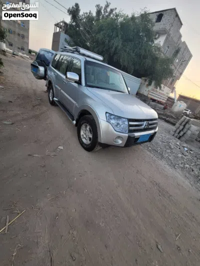 Mitsubishi Pajero GLS 3