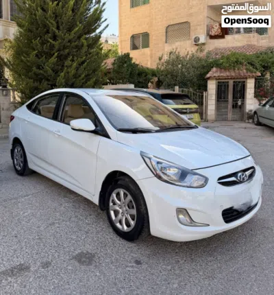 Hyundai Accent Standard 3