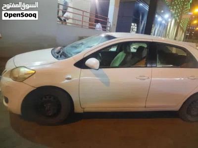 Toyota Yaris Y 4
