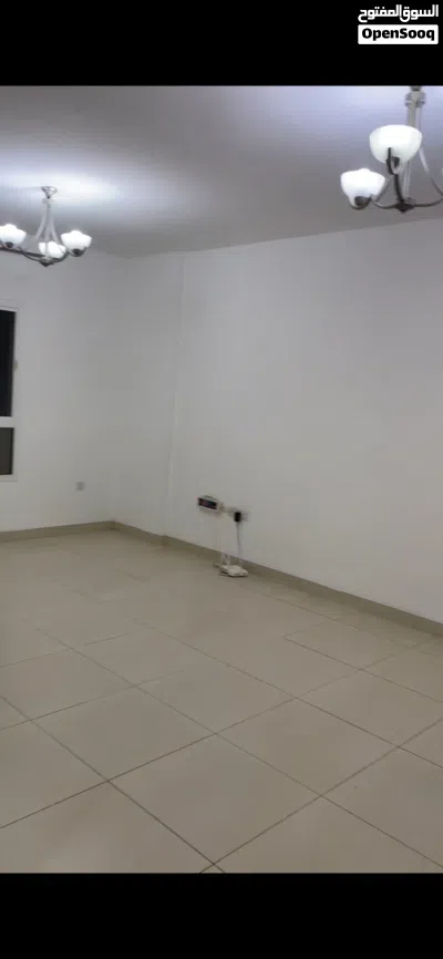للإيجار شقة مميزة في مجمع شادن الحيل 3