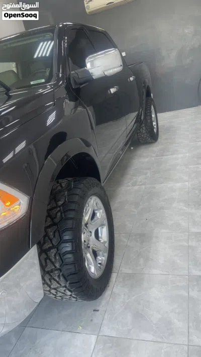 اطارات صحراوية مستعملة ونظيفة جدا 33* 12.50 رنج 20 LT بالاضافة السبيسرات العدد 4 والبراغي والمسامير 2