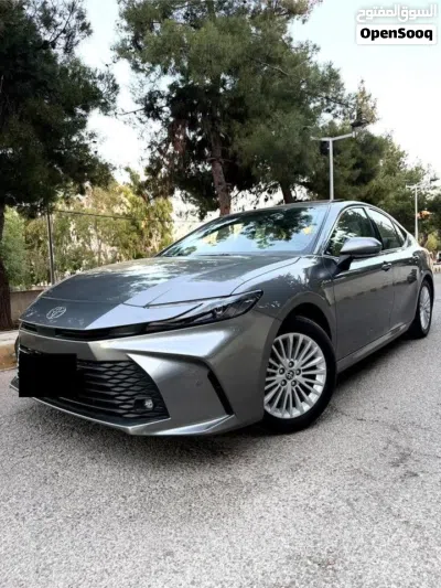 Toyota Camry E Plus HEV 2