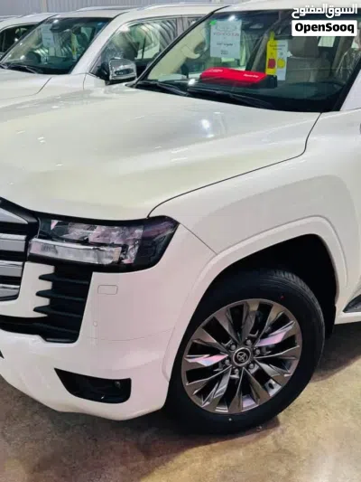 Toyota Land Cruiser GXR 2