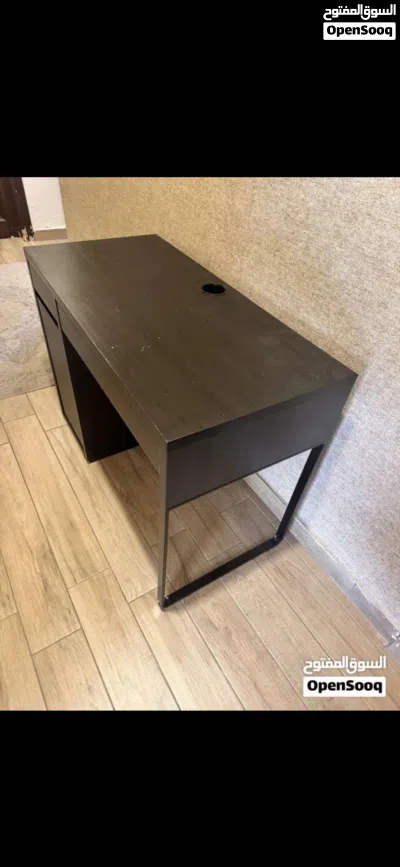 مكتبين دراسيين من IKEA بحالة نظيفة 2