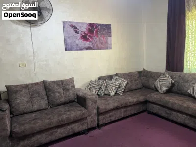 طقم كورنر للبيع مع الموكيت و البرداية و طاولة وسط 4
