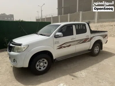 Toyota Hilux DLX 2