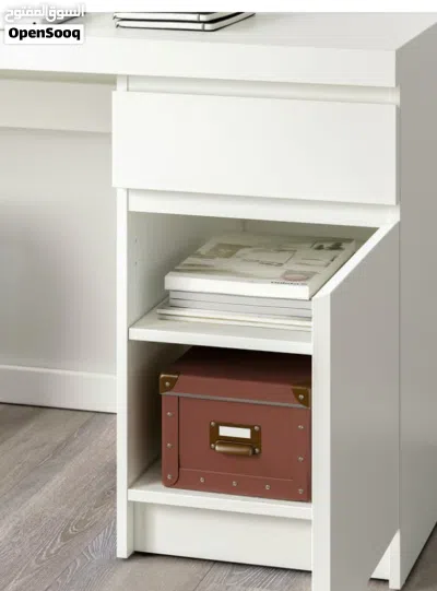 IKEA MALM Desk with Black Office Chair/ مكتب مع كرسي مكتب أسود – بحالة ممتازة 3