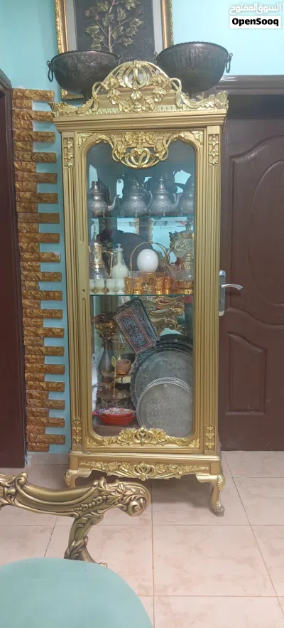 أريكة يدوية الصنع، بوفيه، وطاولة طعام 3