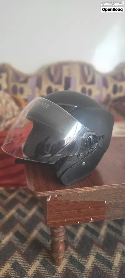 خوذة راقية مبطنة ومعها حماية للعيون بسعر حالي 4