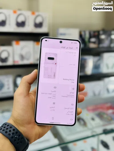 ناثينج فون 3a، والذي يأتي بشاشة AMOLED كبيرة بحجم 6.77 بوصة بدقة +FHD، مع معدل تحديث يصل إلى 120 هر 3