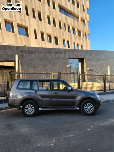Mitsubishi Pajero Standard 4