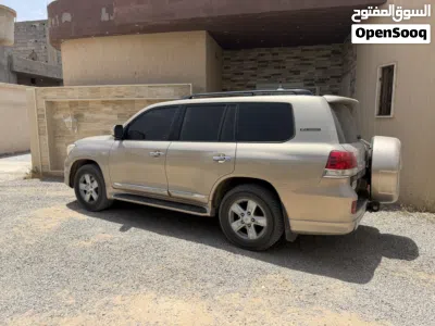 Toyota Land Cruiser VXR 2
