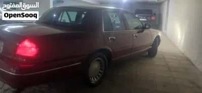 Ford Crown Victoria Standard 2