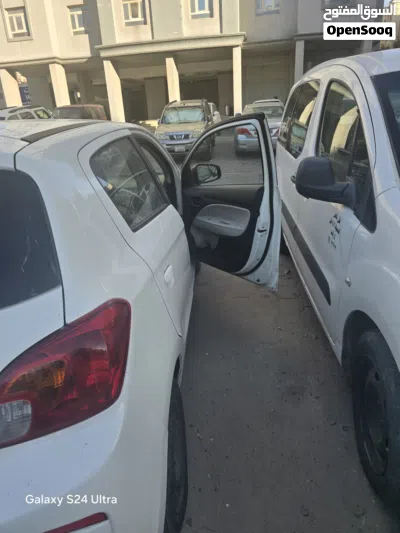 Mitsubishi Mirage Standard 3