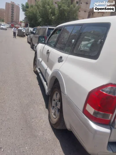 Mitsubishi Pajero GLX 2
