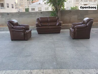 طقم كنب جلد اربع مقاعد بحاله جيده جدا للبيع الموقع عمان الجبيهه 3