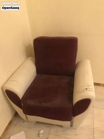 غرفة نوم كاملة بحالة جيدة مع كنبتين و طاولة و للبيع بأي سعر, سبب البيع (السفر خارج البلاد) 3
