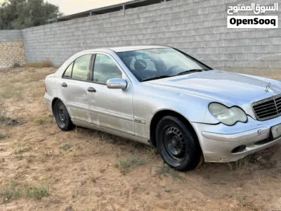 مرسيدس بنز الفئة-C C 200 2