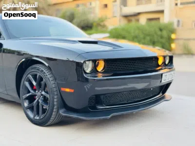 Dodge Challenger SXT 3