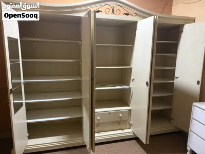 Cabinet for Sale in very good condition 4