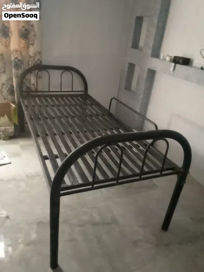 لبيع سرير بدون فراش حديد مستعمل بس مامسدخدم 2