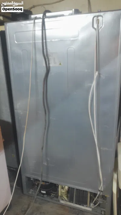 Samsung fridge for sale good condition and working properly good with warranty 4