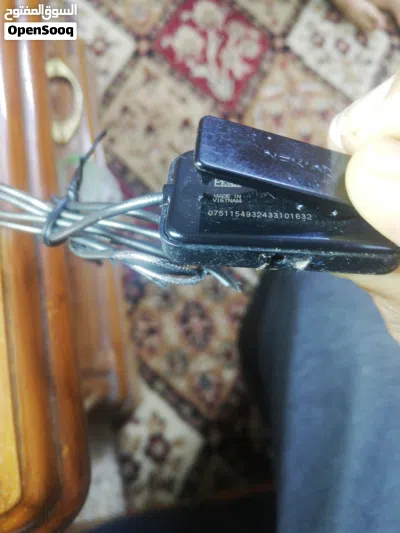 تليفون نوكيا قديم شغال مع سماعات اصليه مال جهاز N86 وياه 3