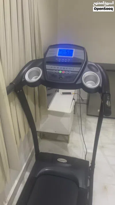 Treadmill for sale in excellent condition للبيع جهاز سير بحاله ممتازه 3