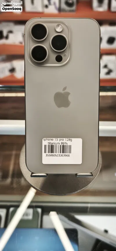 iphone 15 pro تخزين 128g لون تيتانيوم بطارية 86% خالي من الخدوش بحالة الوكالة 2