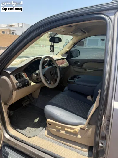 Chevrolet Suburban LT 4