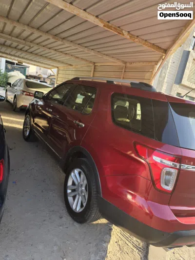 Ford Explorer Base 3