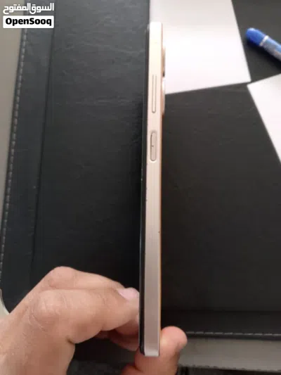 إنفينيكس هوت 30i ذهبي، هاتف مستعمل بحالة ممتازة مع شاحن و128 جيجابايت 4