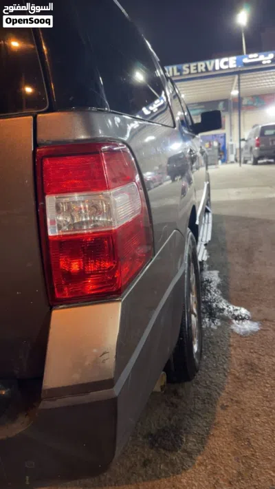 Ford Expedition XL 2