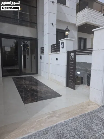 شبه ارضي واسع ومشمس وترسات 225 متر بتشطيبات سوبر ديلوكس 2