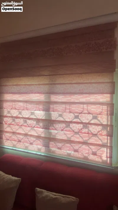 طقم كنب للبيع مع البرادي 3