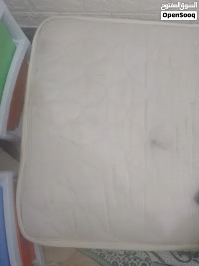 فرشات مستعمل خفيف 3اشهر فرشه بلون بني طبيه وفرشه بلون ابيض زمبركيه 4