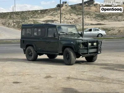 Land Rover Defender 110 2