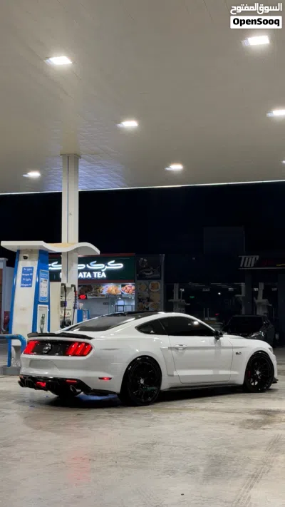 Ford Mustang GT 4