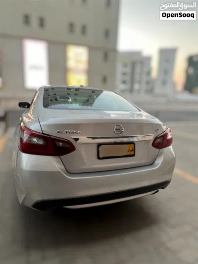 Nissan Altima SV 2