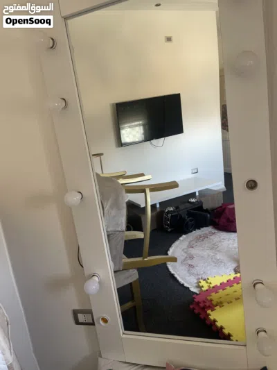 طاولات 5 قطع مع مرايا مضيئه للبيع 4