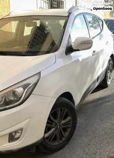 Hyundai Tucson SEL 3