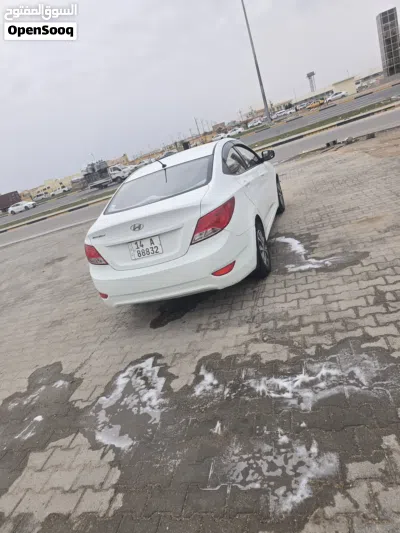 Hyundai Accent Standard 3