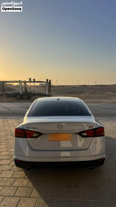 Nissan Altima SR 2