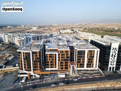 مكاتب ومحلات للأيجار في موقع مميز في مسقط هلز مع 4 طوابق مواقف في البيسمنت مع 4 شهور سماح و5.5 للمتر 3