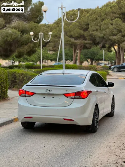 Hyundai Avante Standard 2