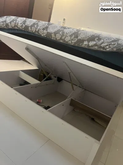 سرير بحاله جيده مع فرشه طبيه 2