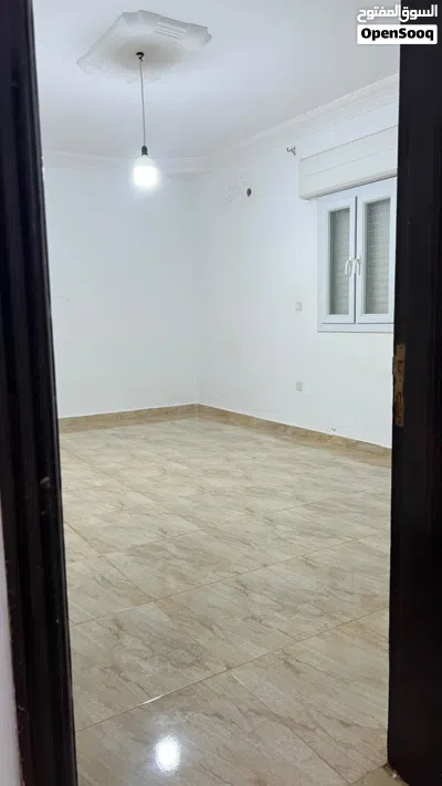شقة للبيع استثمارية مميزة او سكانية في ارض لملوم مقابل عمارات الضمان 3