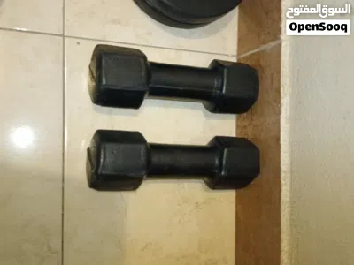 طقم جيم منزلي طارات اوزان و بار و دامبلز بحالة ممتازة 4